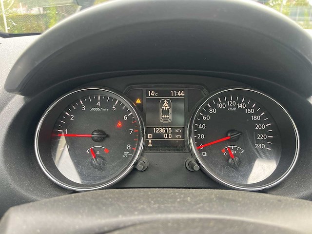 Nissan qashqai 1.6 connect edition 2013 | 30-zxg-6 - afbeelding 2 van  26