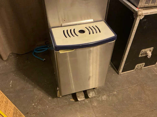 Nissei na 3344 giant combi softijs- en milkshakemachine - afbeelding 3 van  5