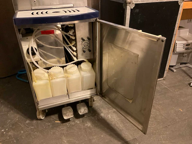 Nissei na 3344 giant combi softijs- en milkshakemachine - afbeelding 4 van  5