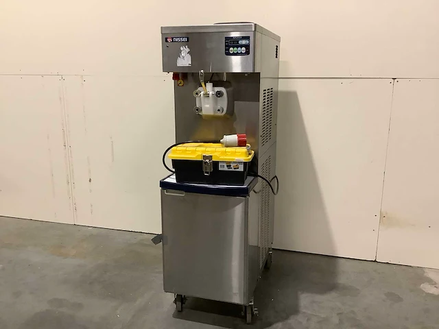 Nissei na3331 softijsmachine - afbeelding 1 van  10