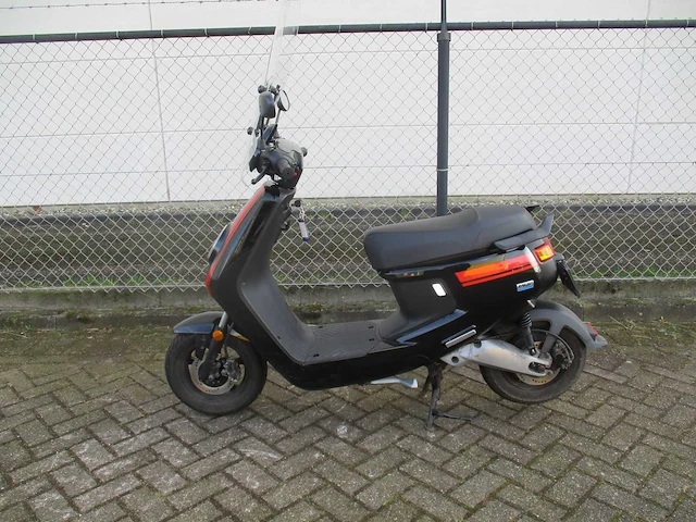 Niu - e-bromscooter - mqi+ sport - e-scooter - afbeelding 1 van  13