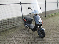 Niu - e-bromscooter - mqi+ sport - e-scooter - afbeelding 9 van  13