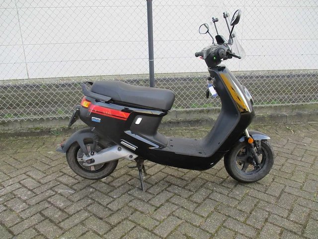 Niu - e-bromscooter - mqi+ sport - e-scooter - afbeelding 10 van  13
