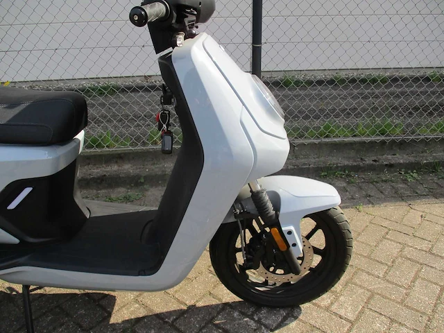 Niu - mqi gt - elektrische bromscooter - e-scooter - afbeelding 2 van  18