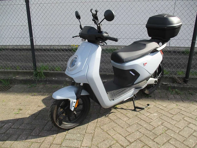 Niu - mqi gt - elektrische bromscooter - e-scooter - afbeelding 14 van  18