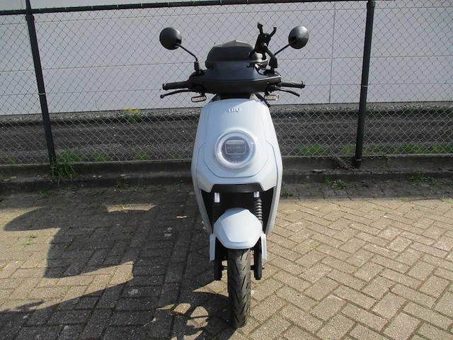 Niu - mqi gt - elektrische bromscooter - e-scooter - afbeelding 15 van  18