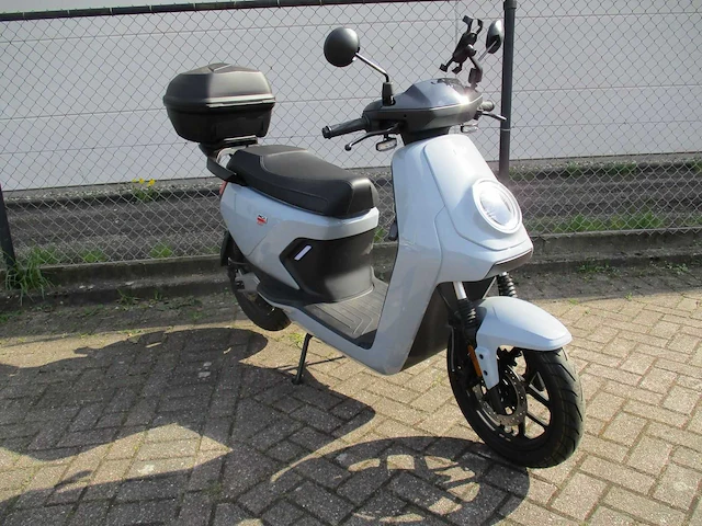 Niu - mqi gt - elektrische bromscooter - e-scooter - afbeelding 17 van  18