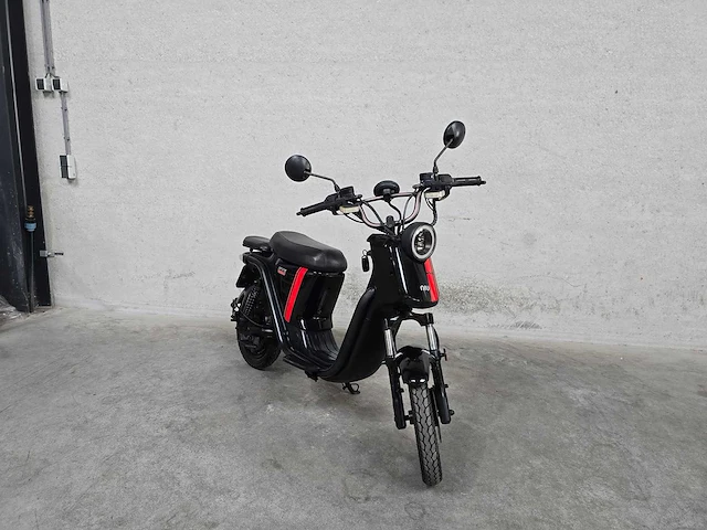 Niu - snorscooter - uqi - elektrische scooter 25km uitvoering - afbeelding 3 van  7