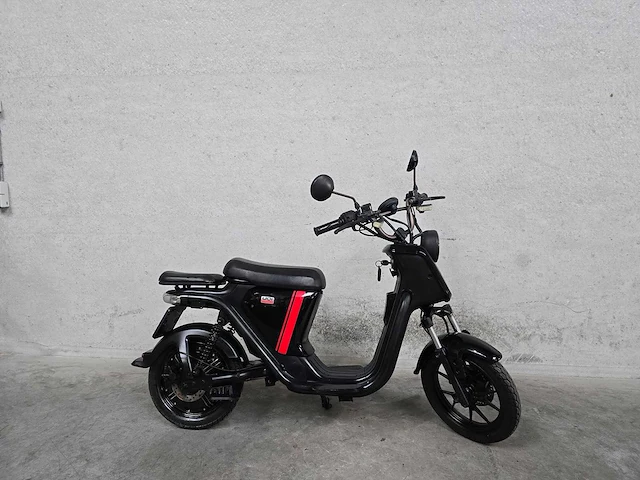 Niu - snorscooter - uqi - elektrische scooter 25km uitvoering - afbeelding 4 van  7