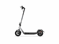 Niu elektrische step kqiair 700 w carbon zwart - afbeelding 1 van  4