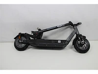 Niu elektrische step kqiair 700 w carbon zwart - afbeelding 3 van  4