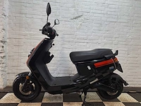 Niu m+ 25 km elektrische snorscooter