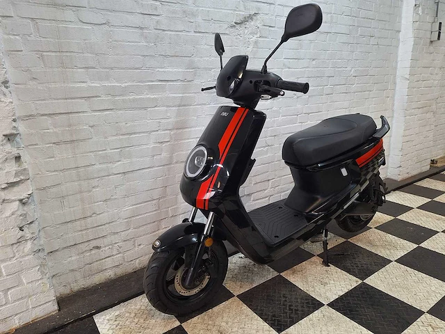 Niu m+ 25 km elektrische snorscooter - afbeelding 2 van  8