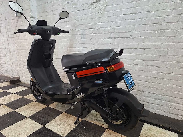 Niu m+ 25 km elektrische snorscooter - afbeelding 3 van  8