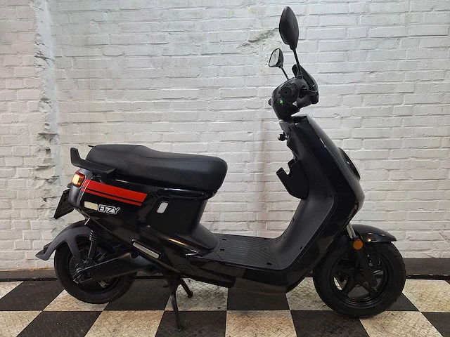 Niu m+ 25 km elektrische snorscooter - afbeelding 6 van  8