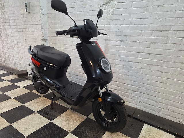 Niu m+ 25 km elektrische snorscooter - afbeelding 7 van  8