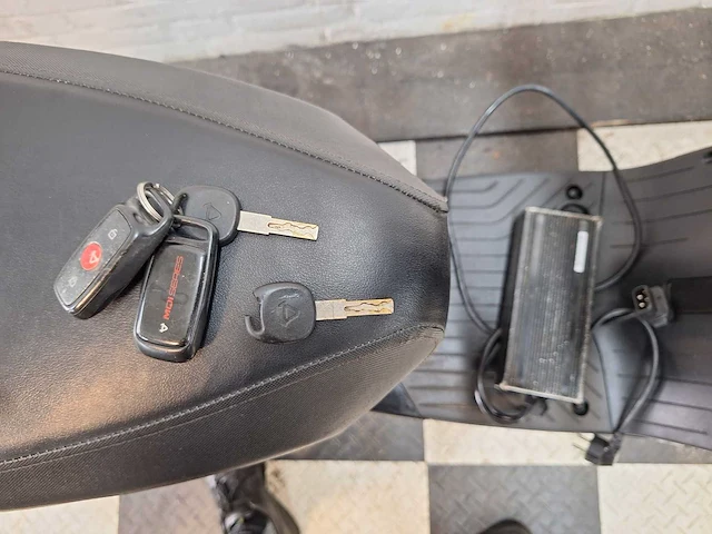 Niu m+ 25 km elektrische snorscooter - afbeelding 8 van  8