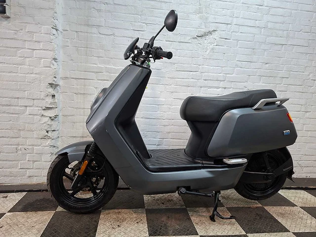 Niu n1s sport 45 km elektrische bromscooter - afbeelding 1 van  7