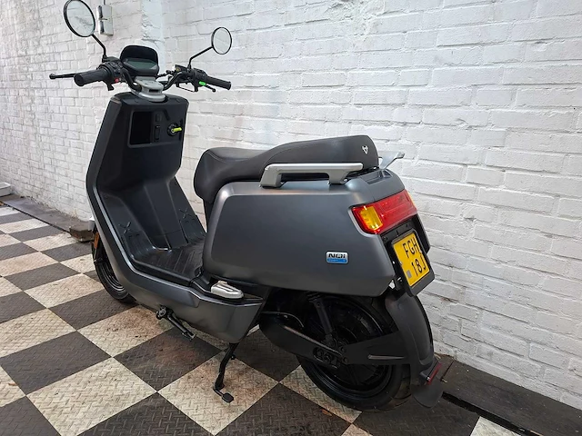 Niu n1s sport 45 km elektrische bromscooter - afbeelding 3 van  7