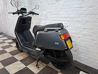Niu n1s sport 45 km elektrische bromscooter - afbeelding 3 van  7