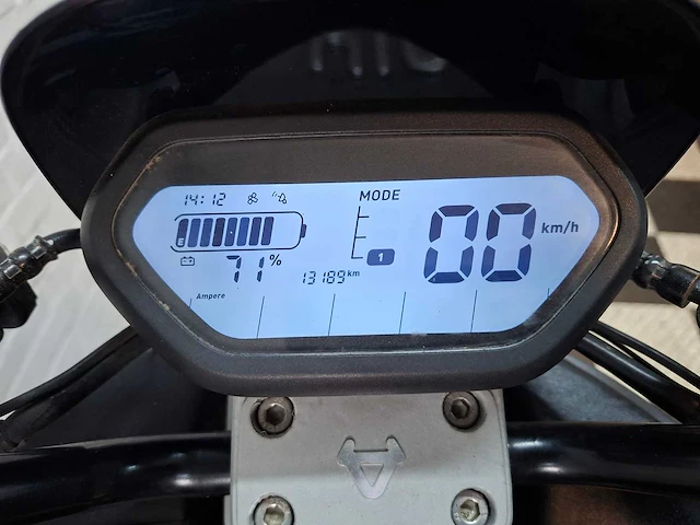 Niu n1s sport 45 km elektrische bromscooter - afbeelding 4 van  7