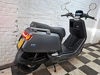 Niu n1s sport 45 km elektrische bromscooter - afbeelding 5 van  7