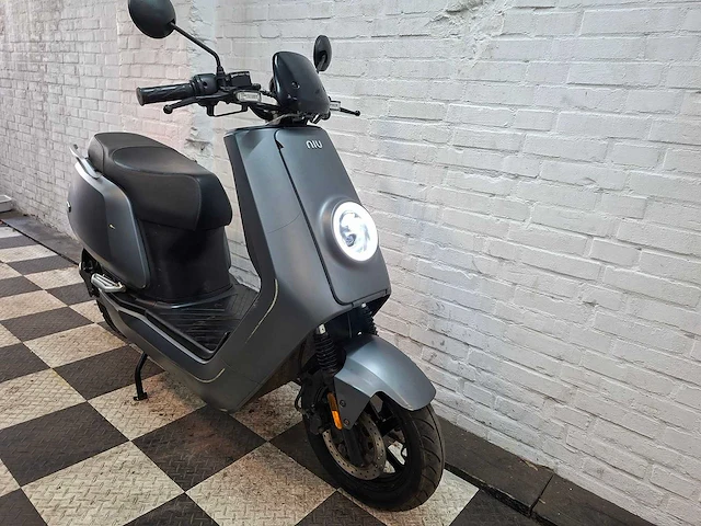 Niu n1s sport 45 km elektrische bromscooter - afbeelding 7 van  7