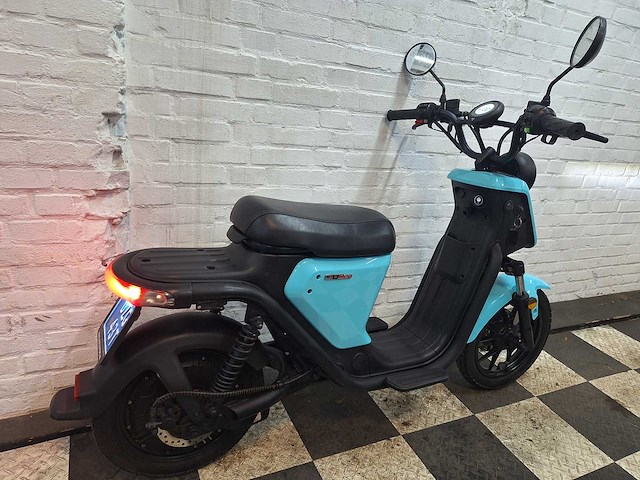 Niu pro b3 elektrische snorscooter - afbeelding 5 van  8