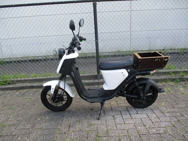 Niu u pro - snorscooter - m1 sport - e-scooter - afbeelding 1 van  12