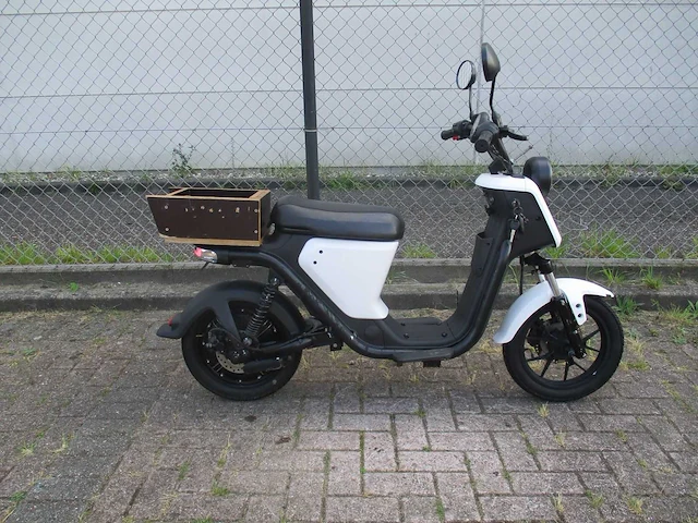 Niu u pro - snorscooter - m1 sport - e-scooter - afbeelding 6 van  12