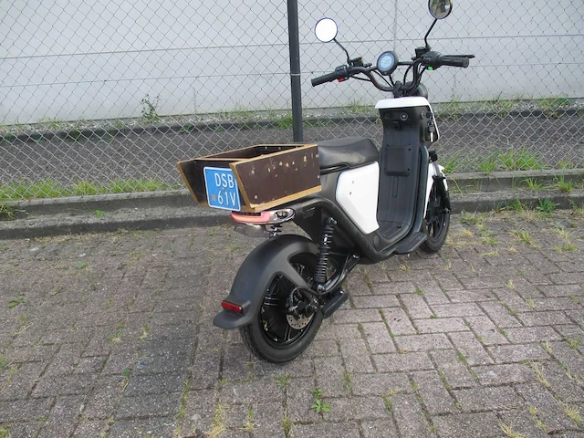 Niu u pro - snorscooter - m1 sport - e-scooter - afbeelding 7 van  12
