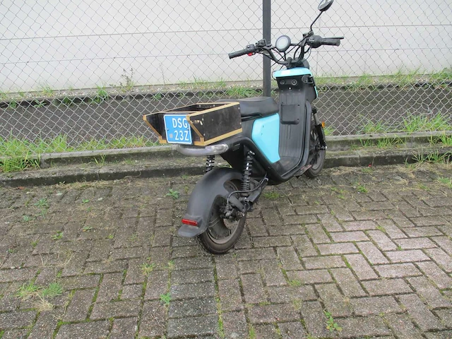 Niu xpro u alleen voor onderdelen - e- snorscooter - e-scooter - afbeelding 9 van  11