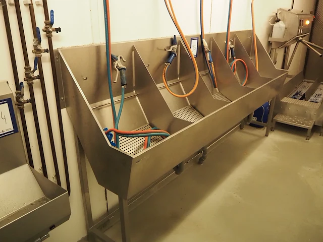Nn apron washing station - afbeelding 1 van  8
