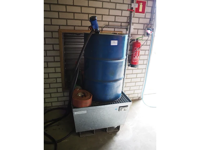 Nn barrel with pump - afbeelding 1 van  4