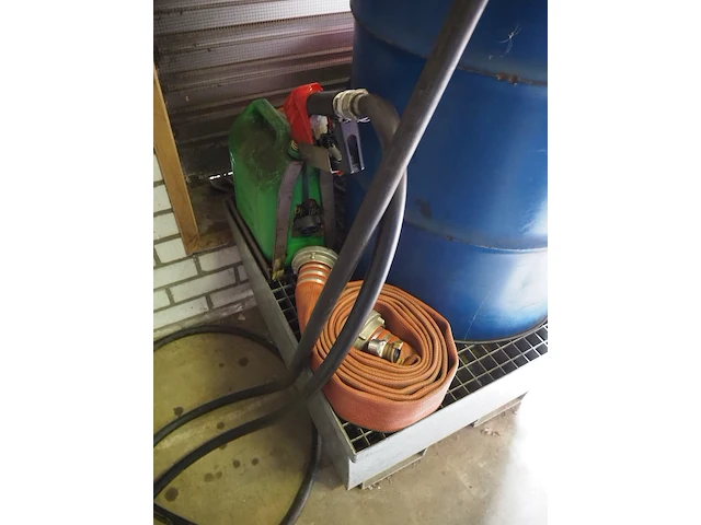 Nn barrel with pump - afbeelding 4 van  4