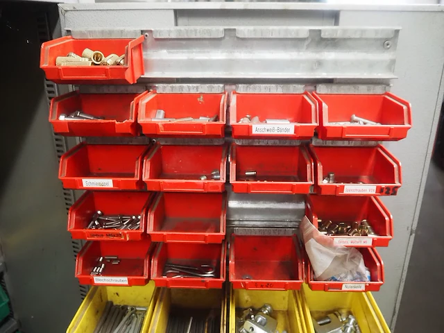 Nn bolts and nuts - afbeelding 15 van  15