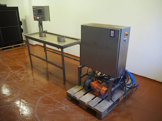 Nn bucket filling table - afbeelding 1 van  15