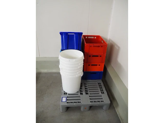 Nn buckets and crates - afbeelding 2 van  6