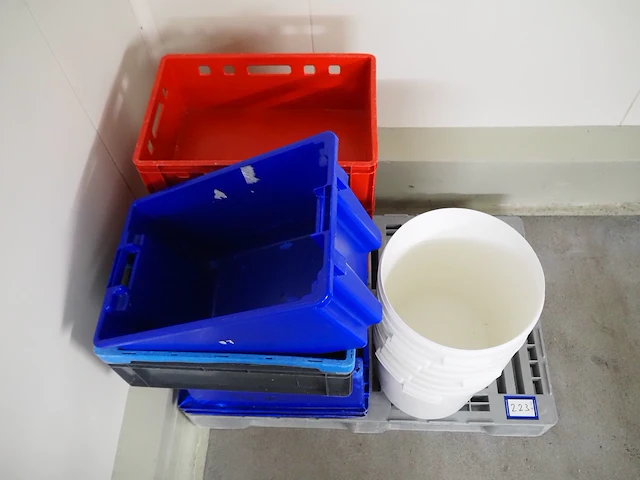Nn buckets and crates - afbeelding 3 van  6