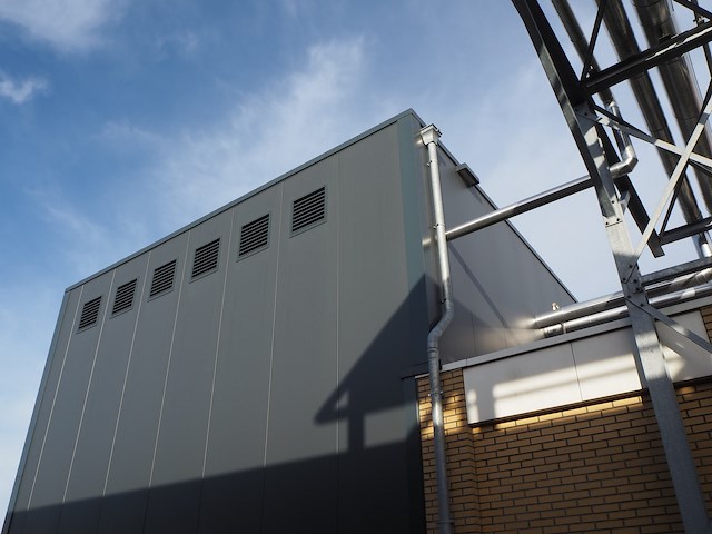 Nn building with roller door - afbeelding 2 van  20