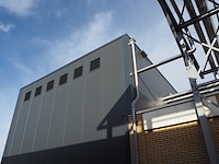Nn building with roller door - afbeelding 2 van  20