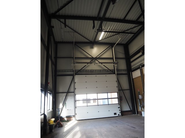 Nn building with roller door - afbeelding 3 van  20