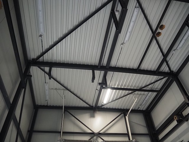 Nn building with roller door - afbeelding 5 van  20