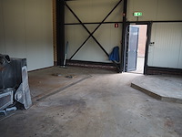 Nn building with roller door - afbeelding 11 van  20