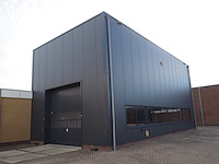 Nn building with roller door - afbeelding 1 van  20
