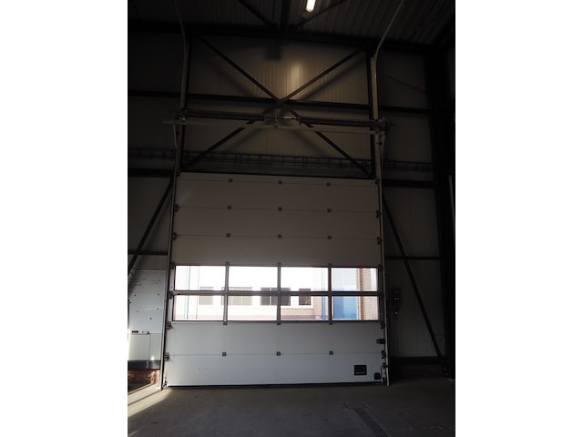 Nn building with roller door - afbeelding 13 van  20