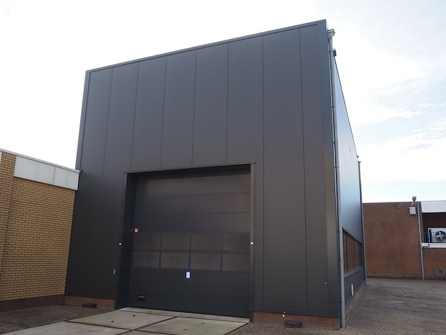 Nn building with roller door - afbeelding 12 van  20