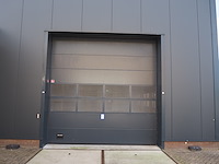 Nn building with roller door - afbeelding 14 van  20