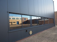 Nn building with roller door - afbeelding 16 van  20