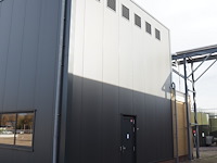 Nn building with roller door - afbeelding 18 van  20